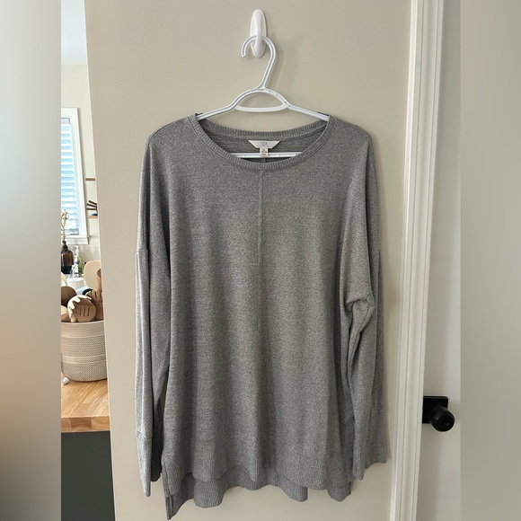 Time and Tru Tops - Grey sweater tunic